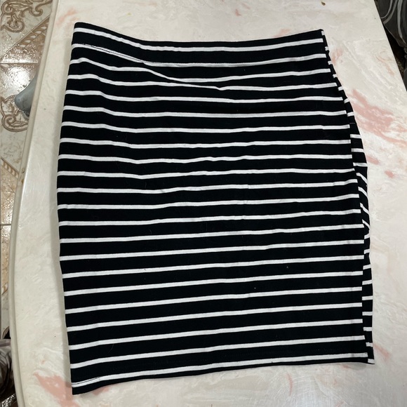 SHEIN bodycon midi skirt - Picture 2 of 3